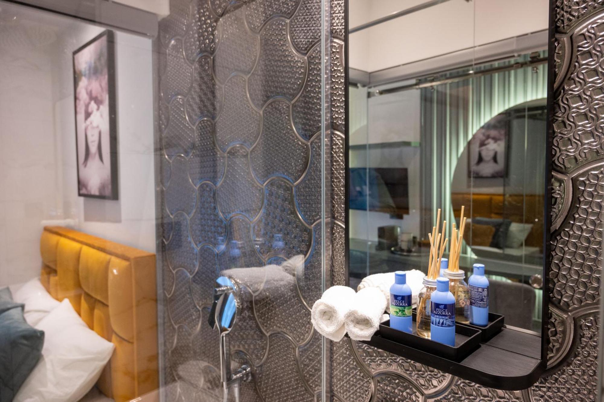 Natali Luxury Suites Belgrado Quarto foto